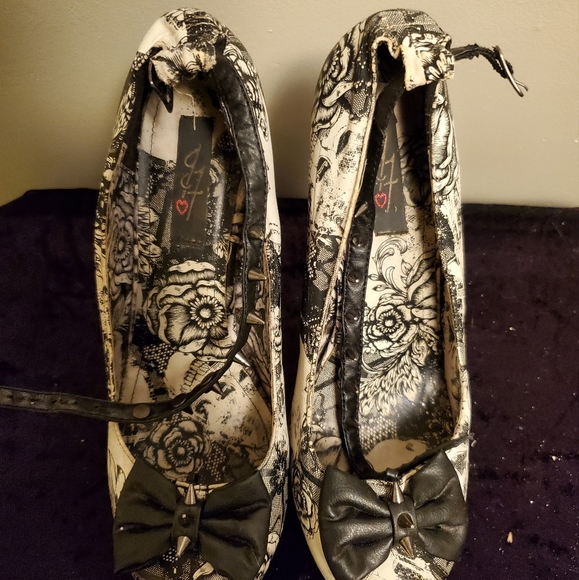 Iron fist pumps - Picture 3 of 5